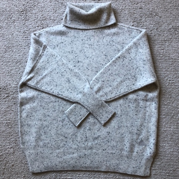 Aritzia/ The Group Babaton Cashmere Caravan Turtleneck. - Picture 1 of 6